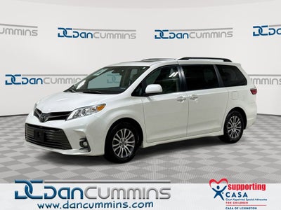 2018 Toyota Sienna XLE Auto Access Seat