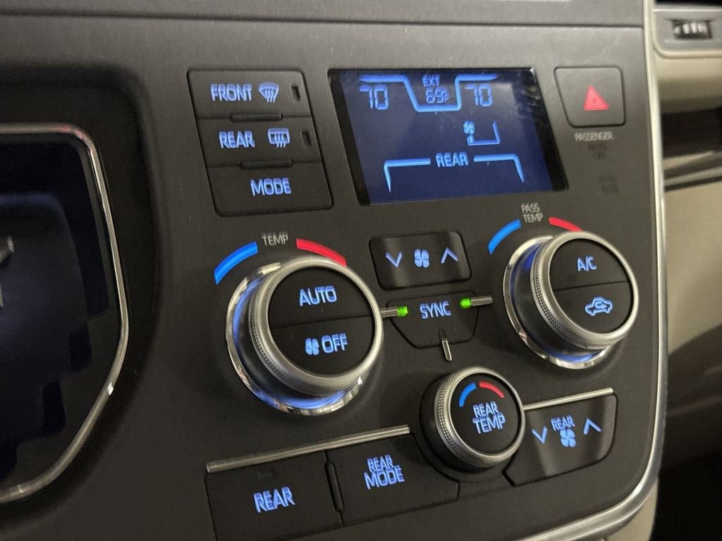 2018 Toyota Sienna XLE Auto Access Seat