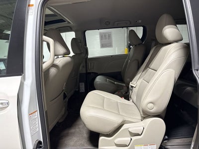 2018 Toyota Sienna XLE Auto Access Seat