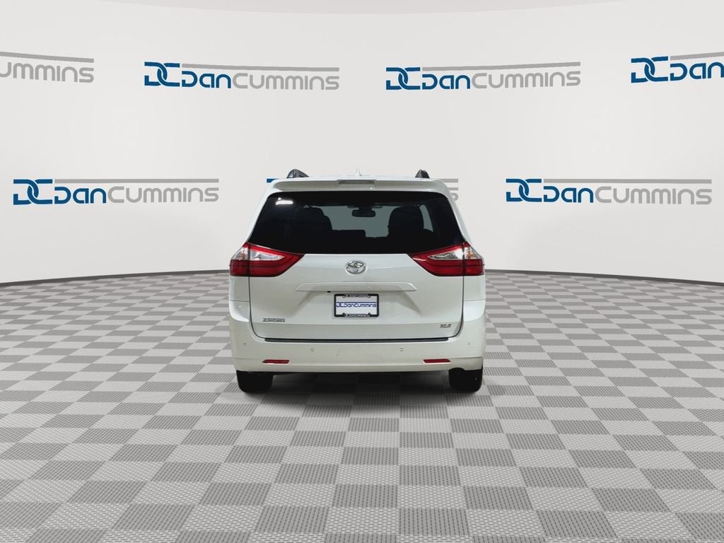2018 Toyota Sienna XLE Auto Access Seat