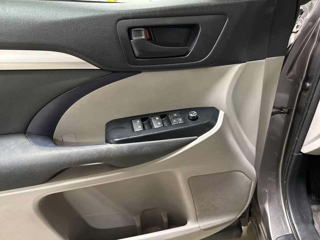 2015 Toyota Highlander LE