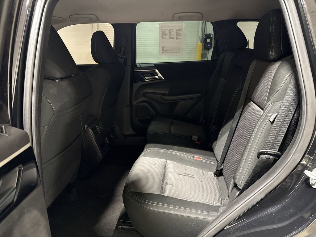 2022 Mitsubishi Outlander ES