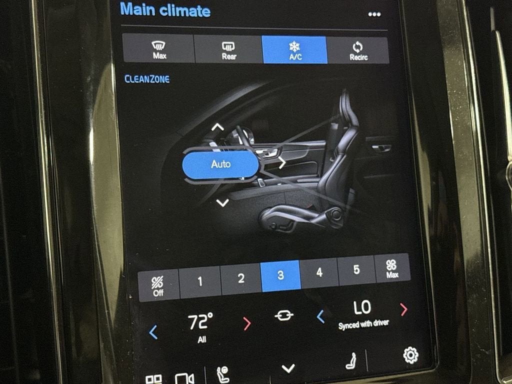 2022 Volvo XC60 Momentum