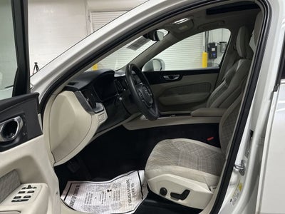 2022 Volvo XC60 Momentum