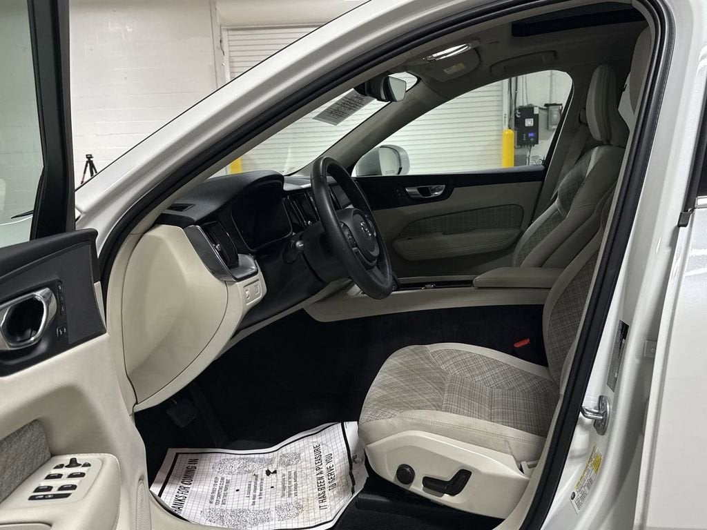 2022 Volvo XC60 Momentum