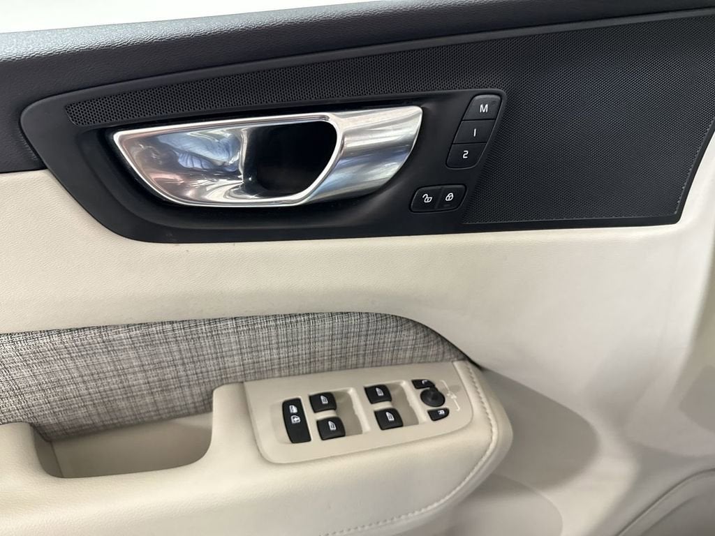 2022 Volvo XC60 Momentum