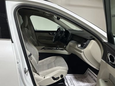 2022 Volvo XC60 Momentum