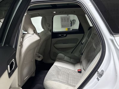 2022 Volvo XC60 Momentum