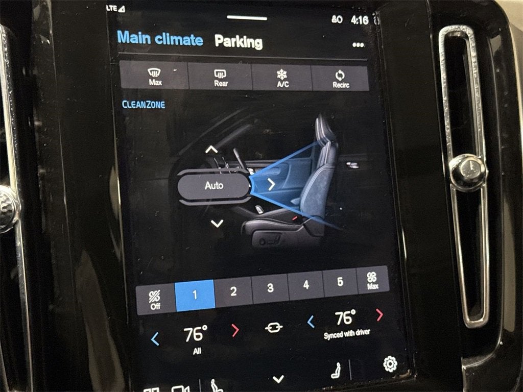 2024 Volvo XC40 Plus Bright Theme