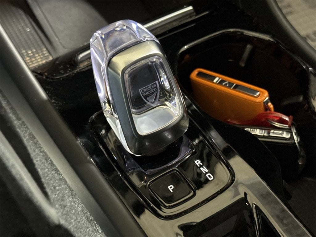 2024 Volvo XC40 Plus Bright Theme