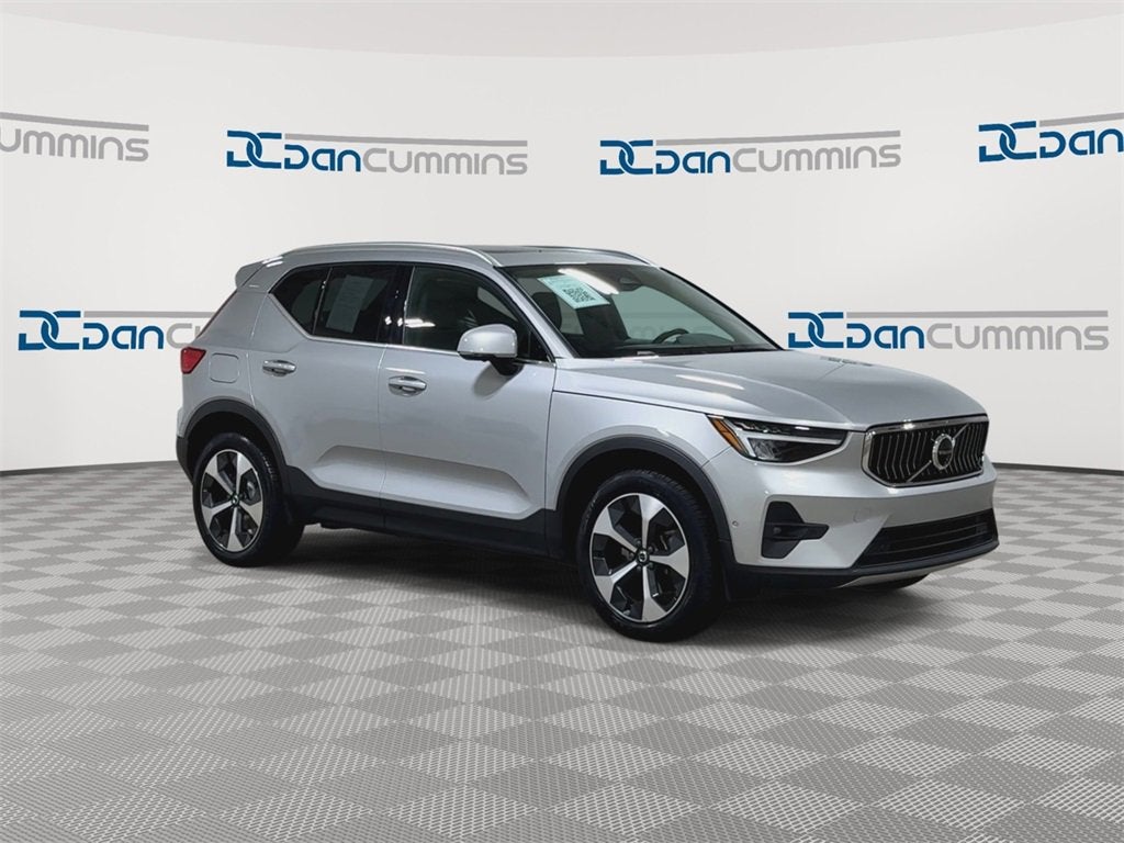2024 Volvo XC40 Plus Bright Theme
