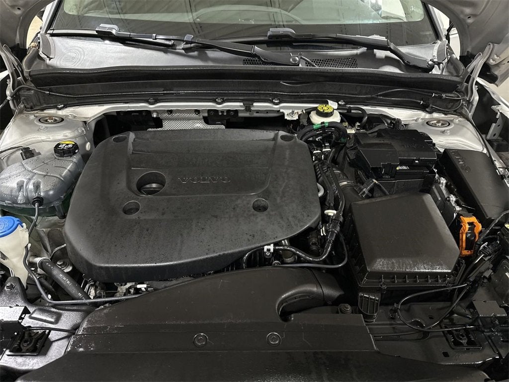 2024 Volvo XC40 Plus Bright Theme