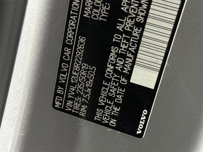 2024 Volvo XC40 Plus Bright Theme