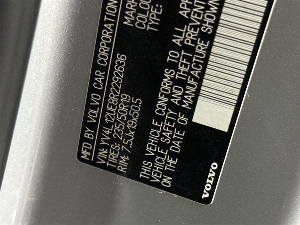 2024 Volvo XC40 Plus Bright Theme