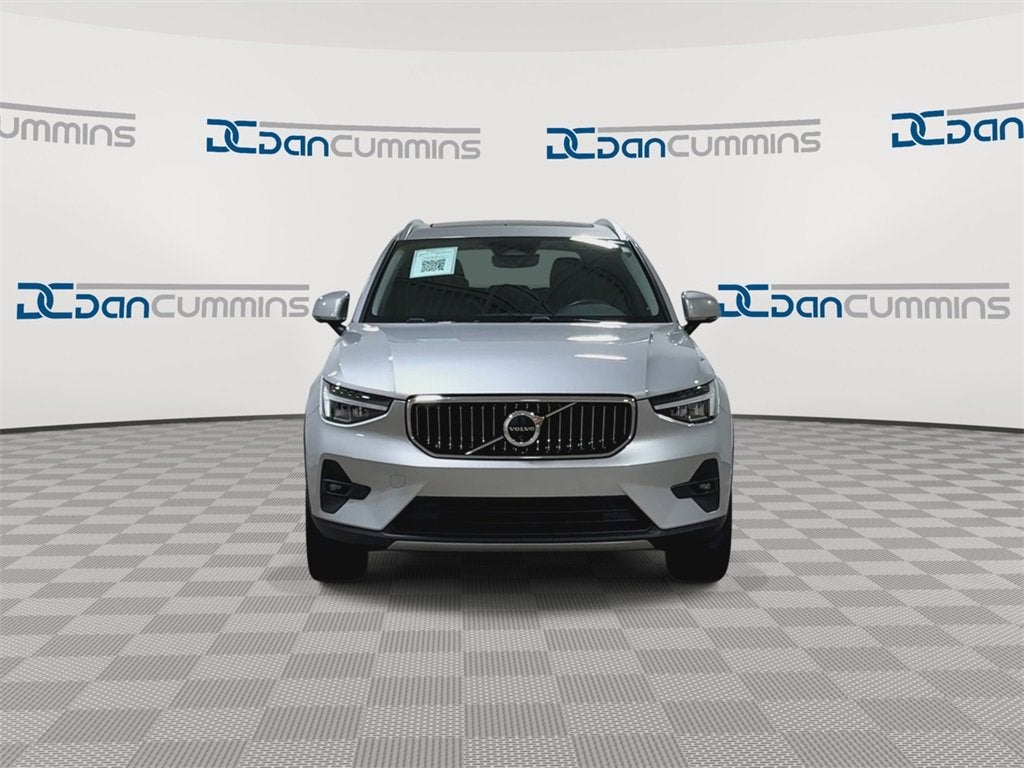 2024 Volvo XC40 Plus Bright Theme