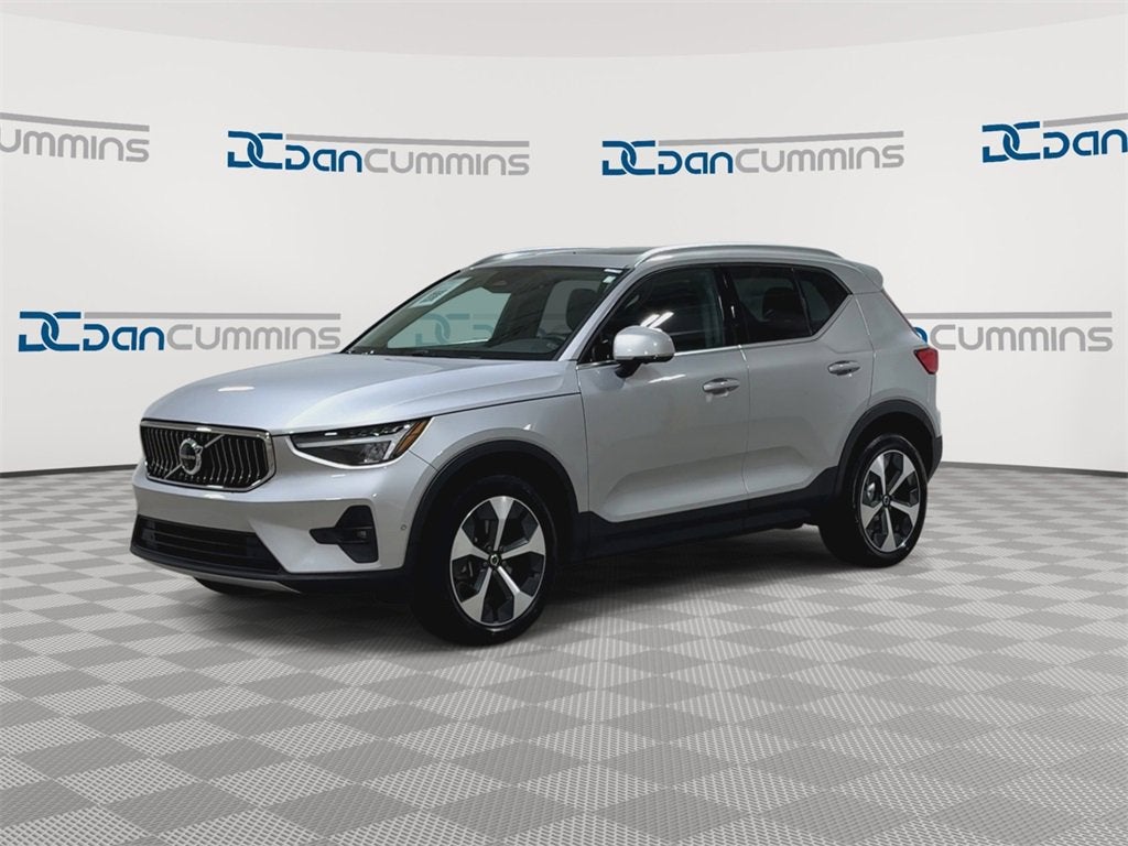2024 Volvo XC40 Plus Bright Theme