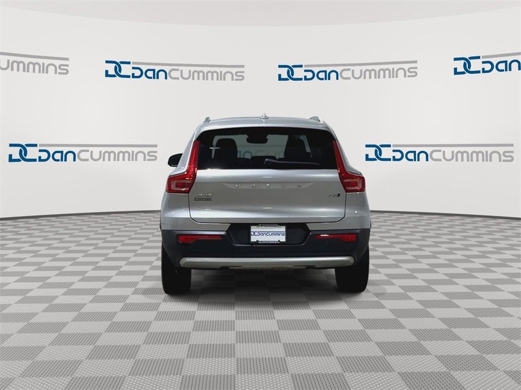 2024 Volvo XC40 Plus Bright Theme