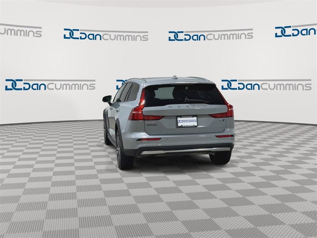 2025 Volvo V60 Cross Country Plus