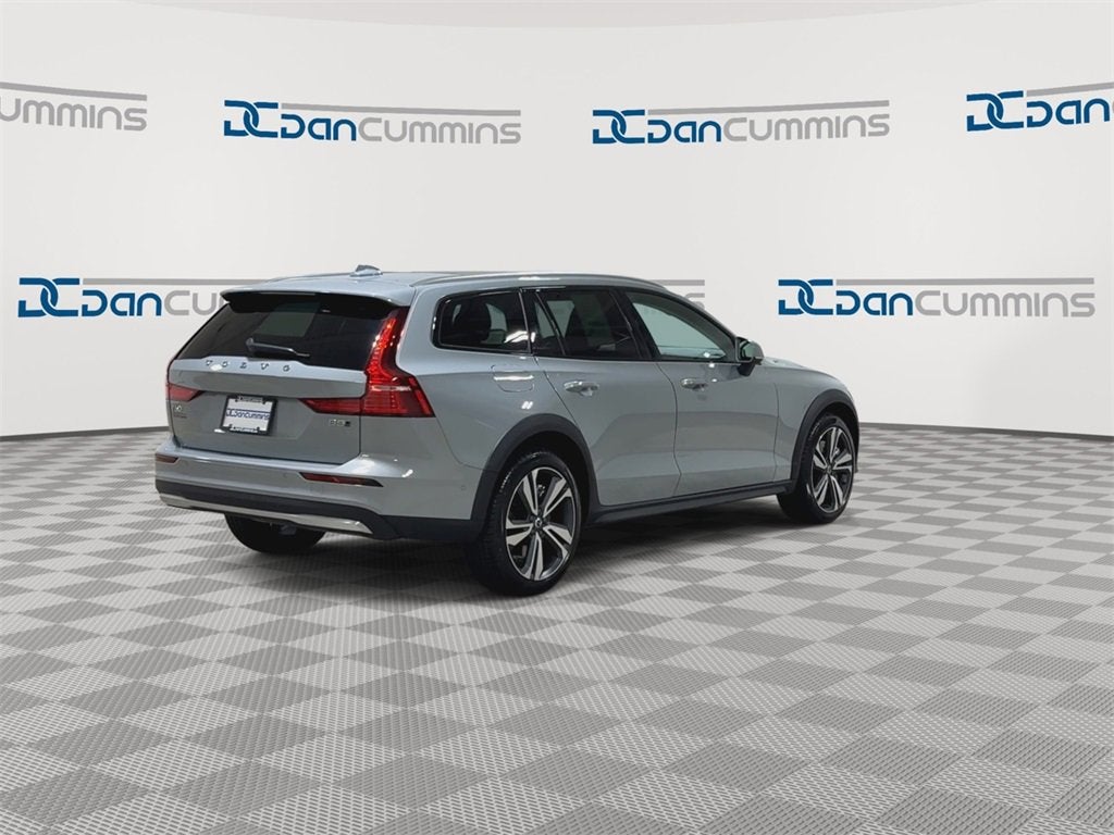 2025 Volvo V60 Cross Country Plus