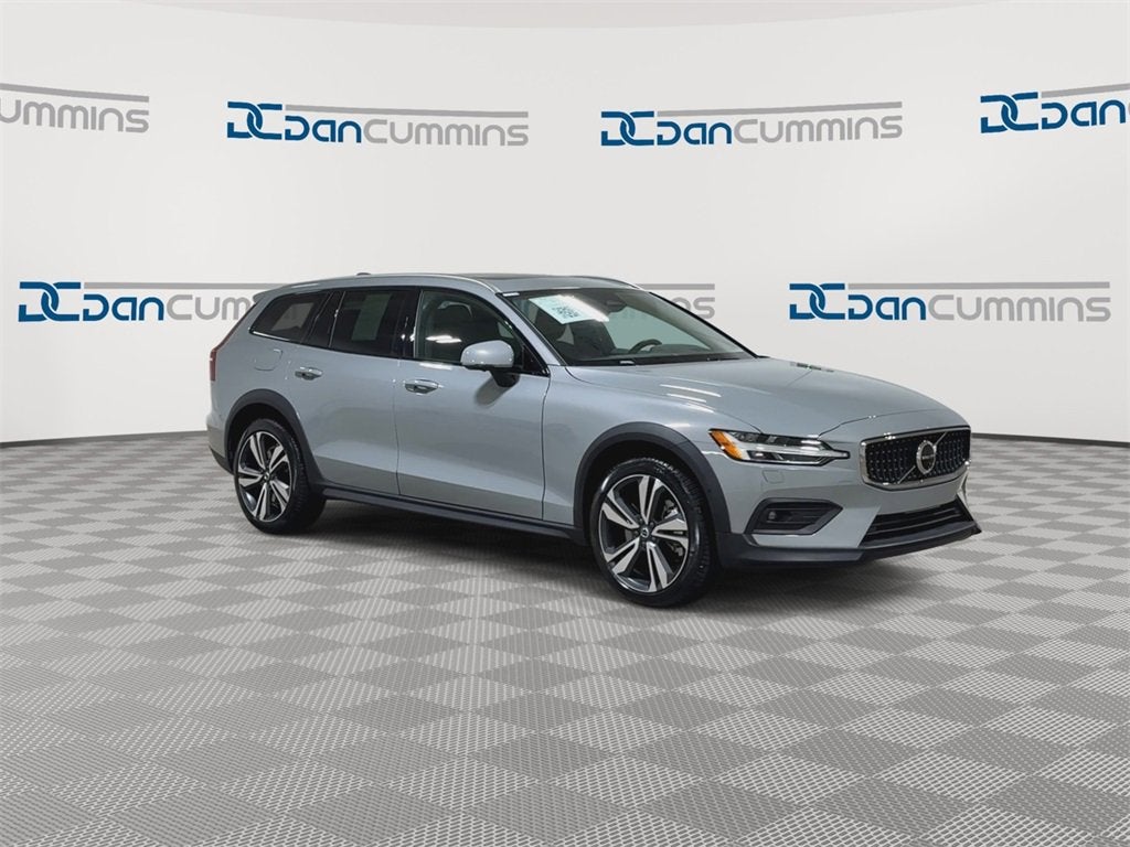 2025 Volvo V60 Cross Country Plus