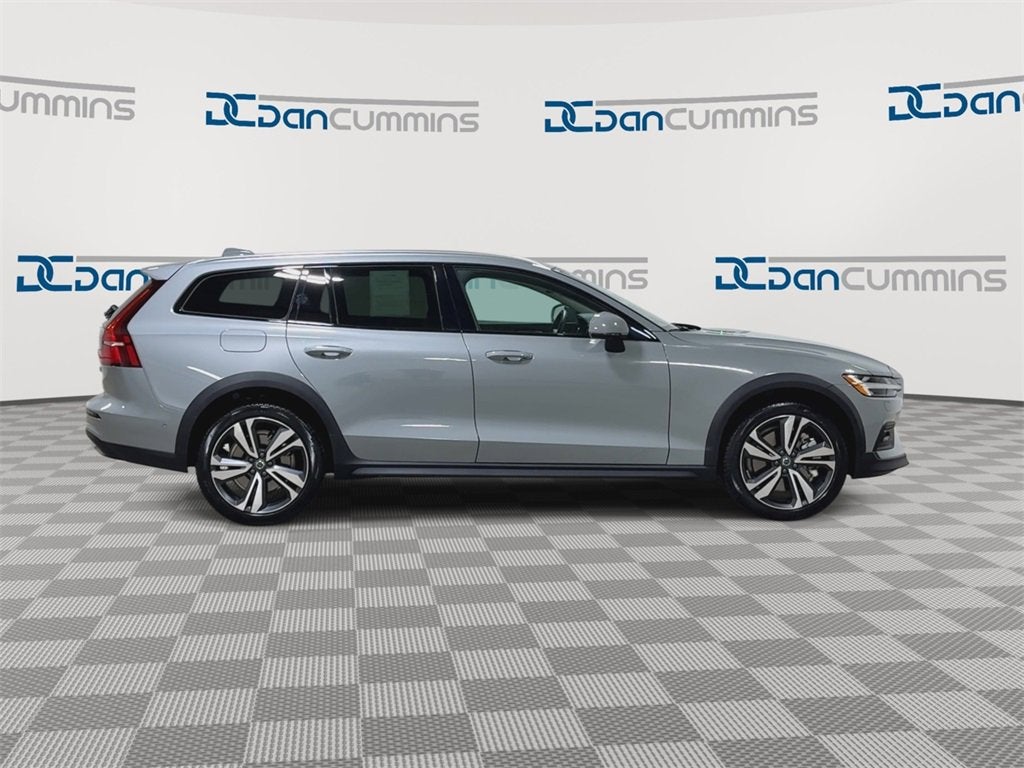 2025 Volvo V60 Cross Country Plus