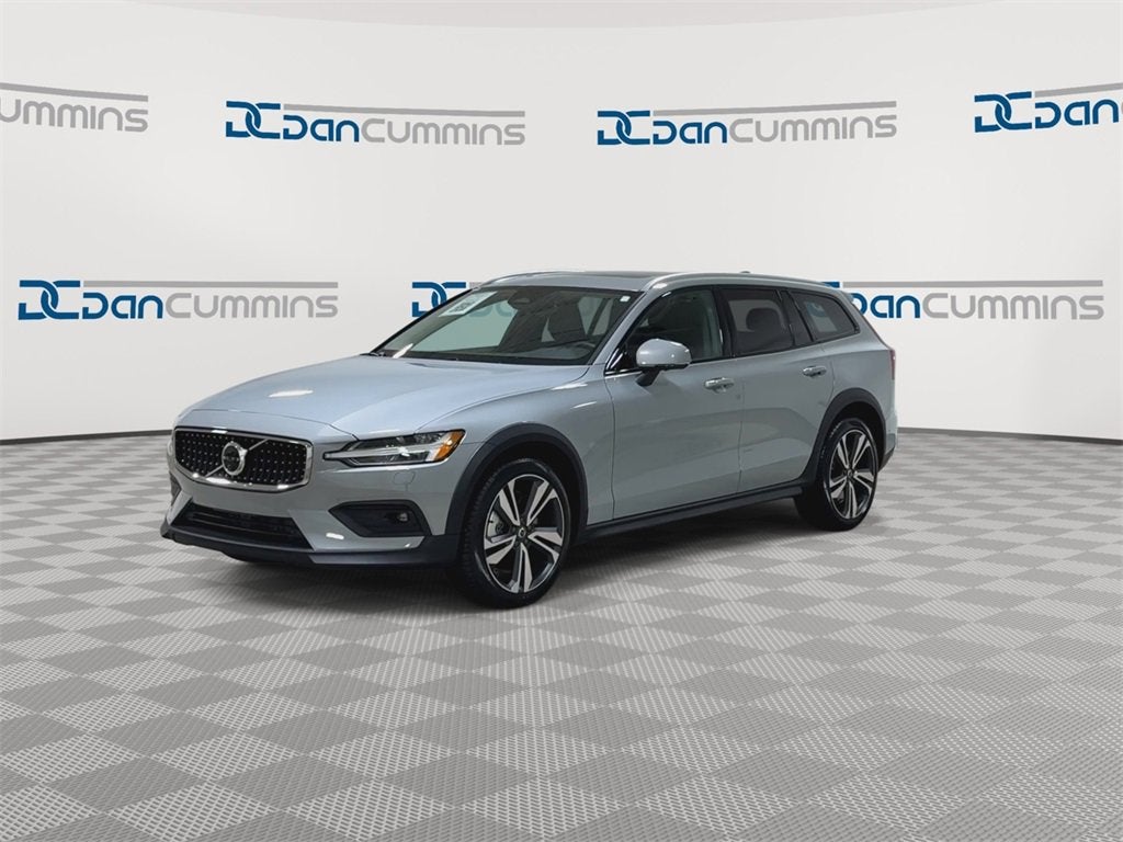 2025 Volvo V60 Cross Country Plus
