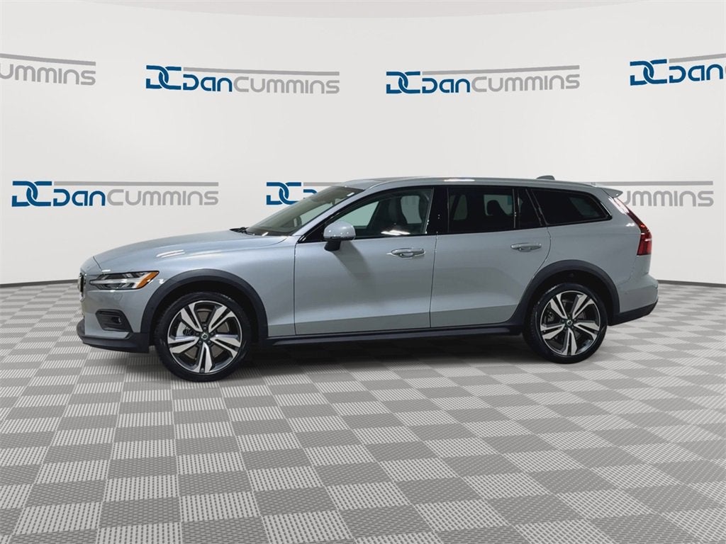 2025 Volvo V60 Cross Country Plus