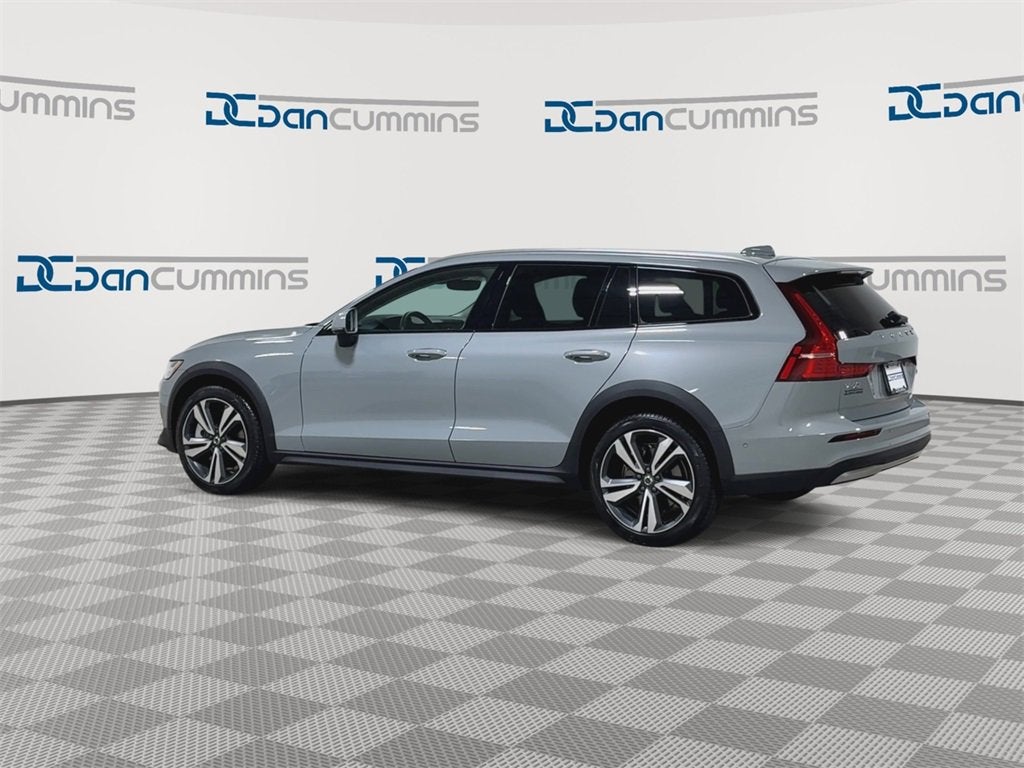 2025 Volvo V60 Cross Country Plus