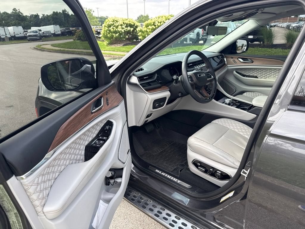 2022 Jeep Grand Cherokee Summit