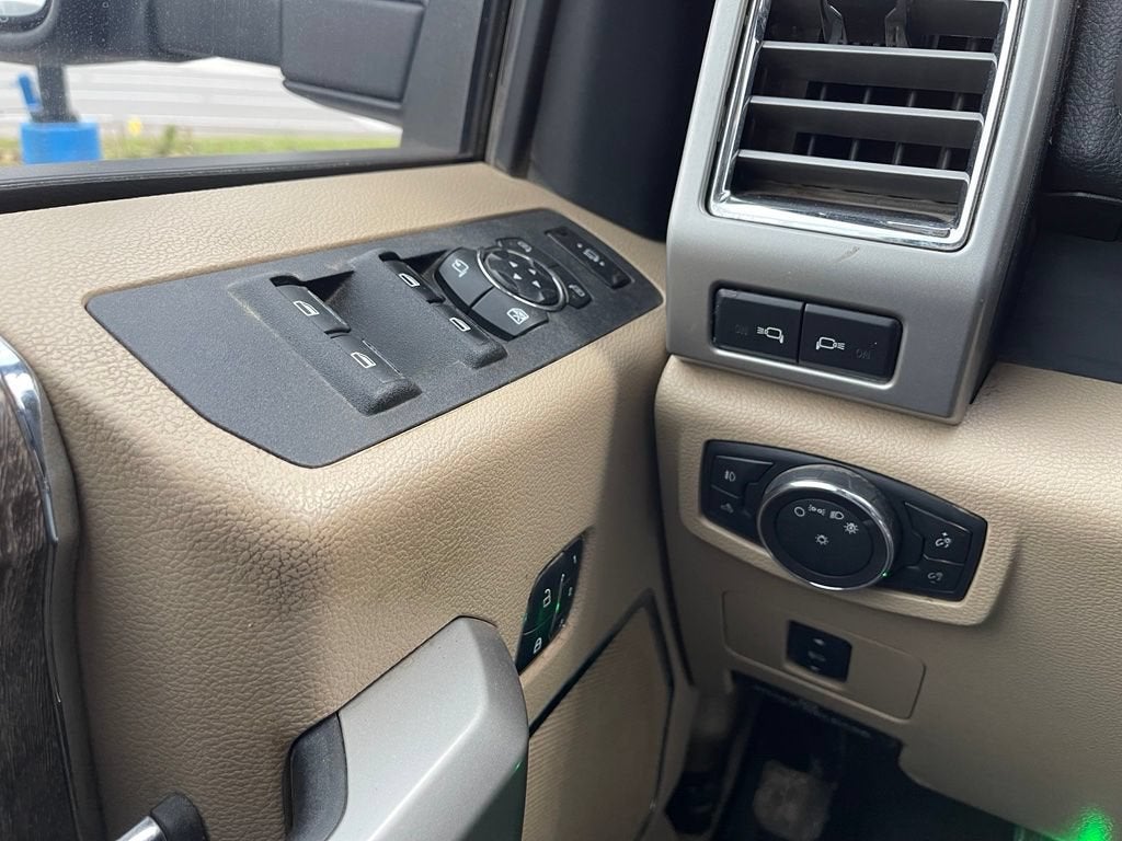 2017 Ford Super Duty F-350 DRW Lariat