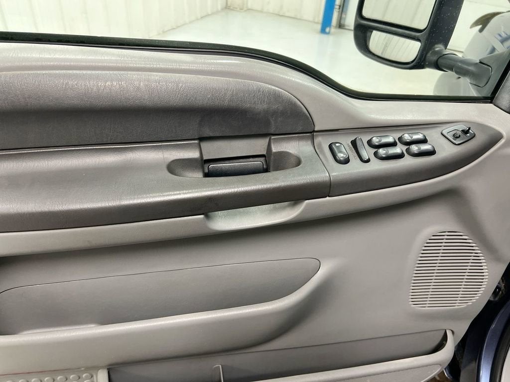 2004 Ford Super Duty F-350 SRW XL