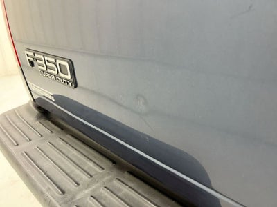 2004 Ford Super Duty F-350 SRW XL