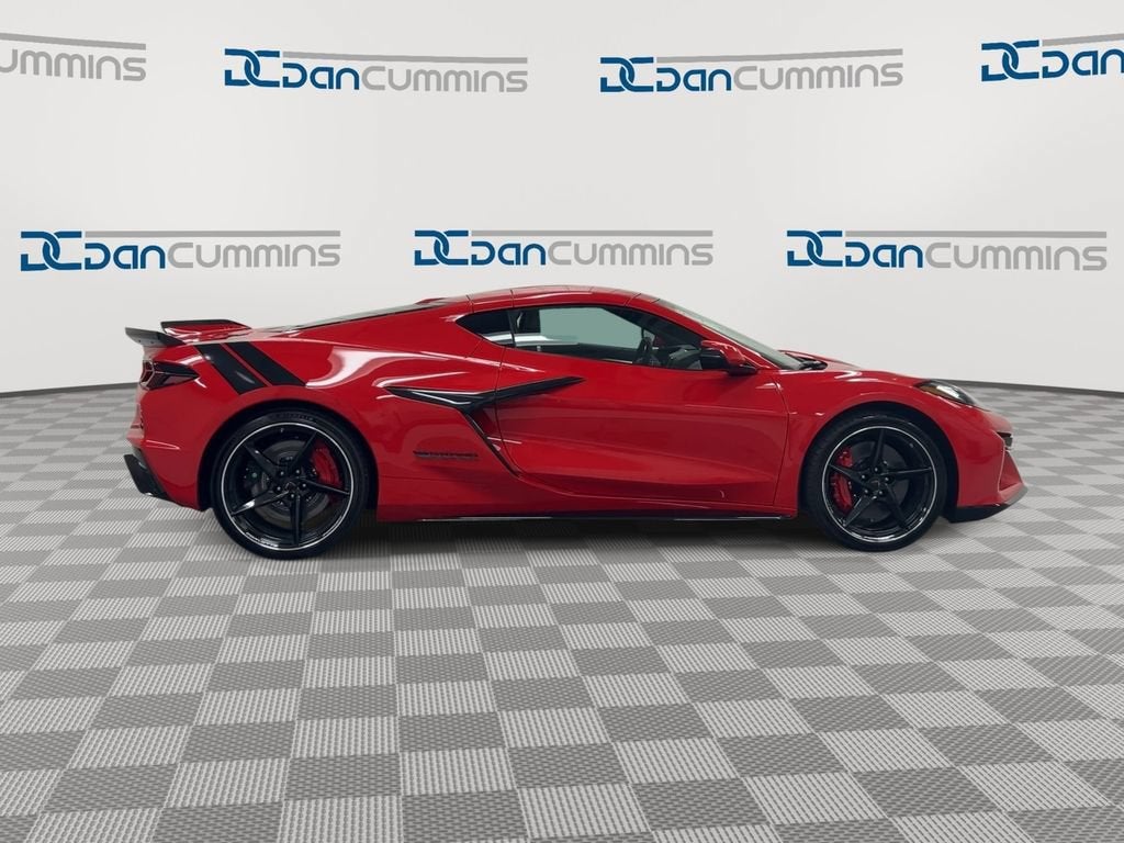 2027 Chevrolet Corvette 2LT - Photo 9