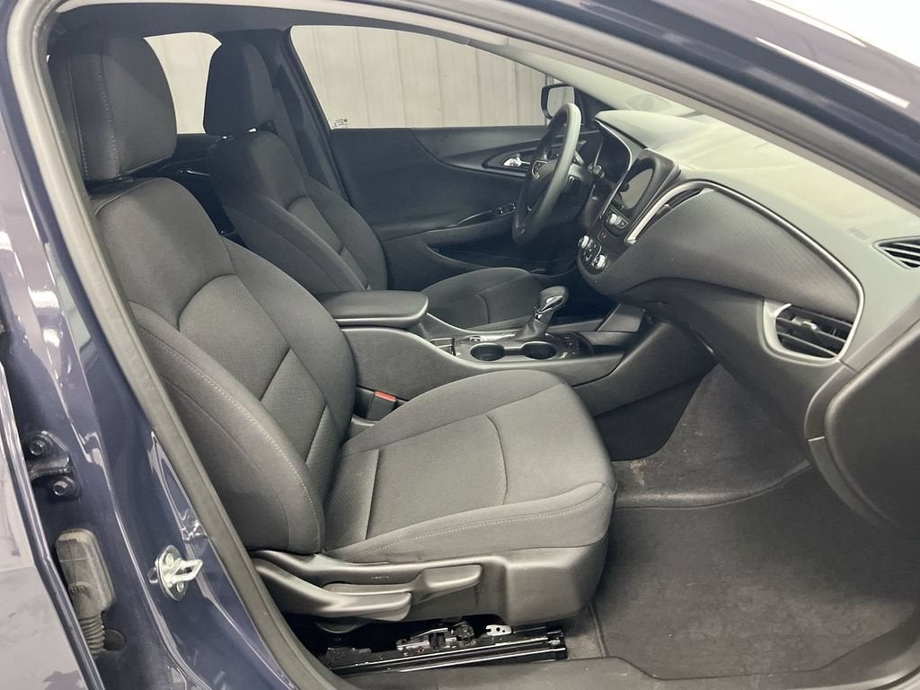 2025 Chevrolet Malibu LS