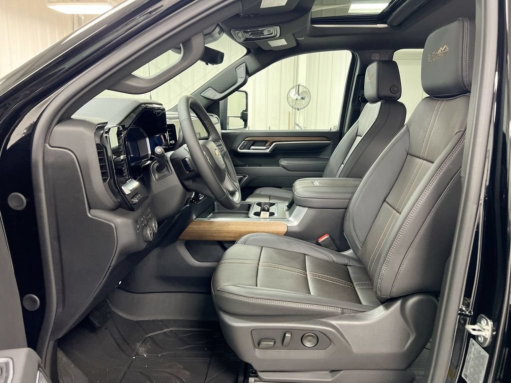 2026 Chevrolet Silverado 3500 HD High Country DRW
