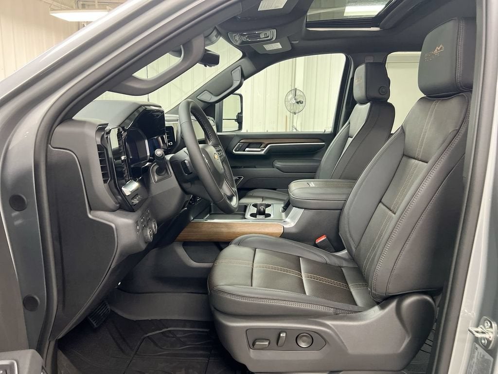 2026 Chevrolet Silverado 3500 HD High Country DRW