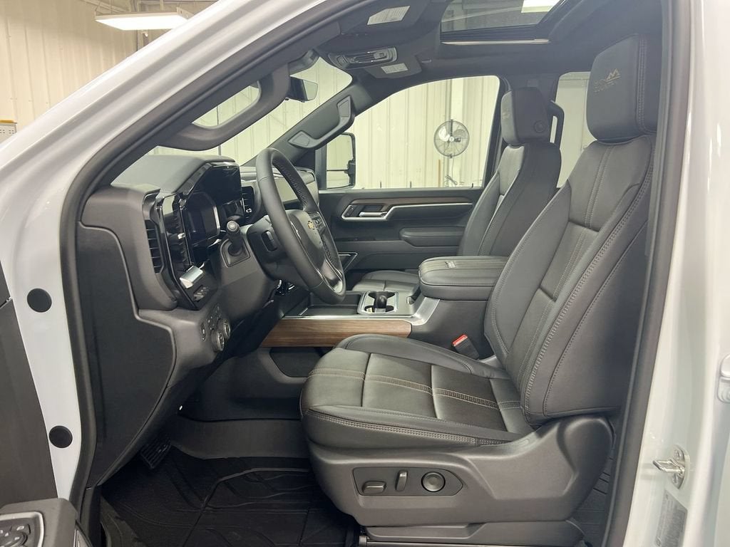2026 Chevrolet Silverado 3500 HD High Country DRW
