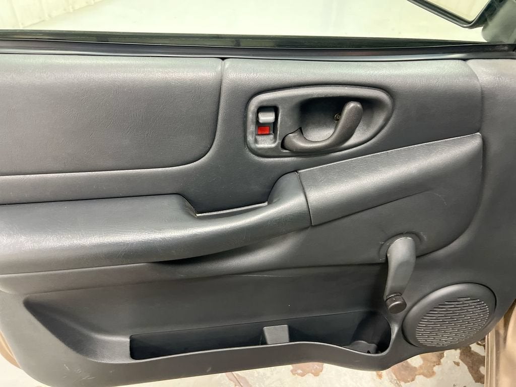 2003 Chevrolet S10 Base