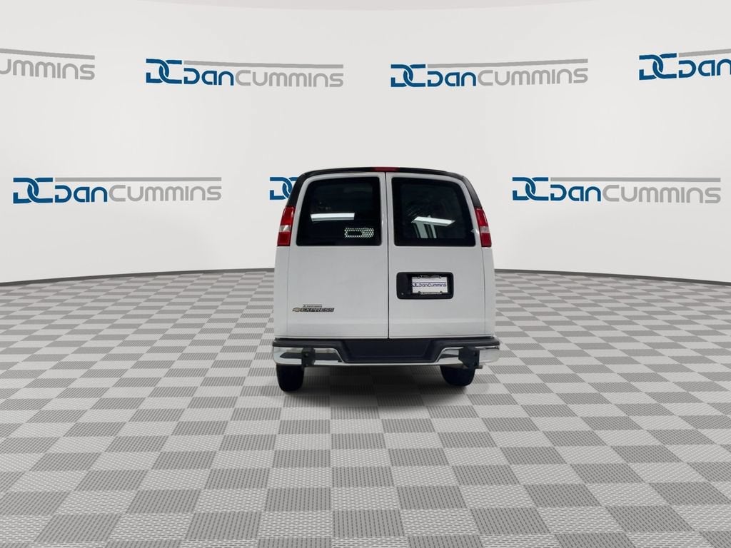 2025 Chevrolet Express Cargo WT