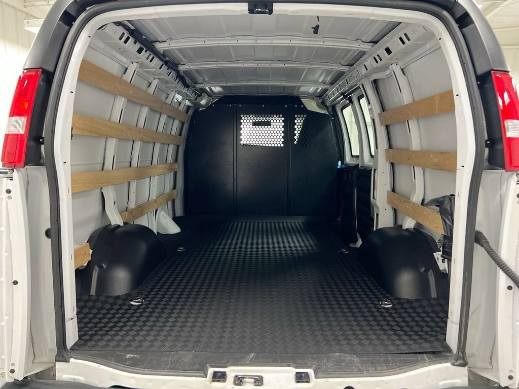 2025 Chevrolet Express Cargo WT