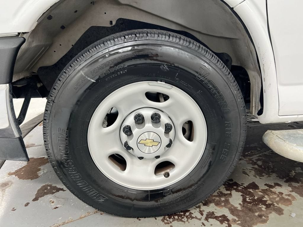 2025 Chevrolet Express Cargo WT