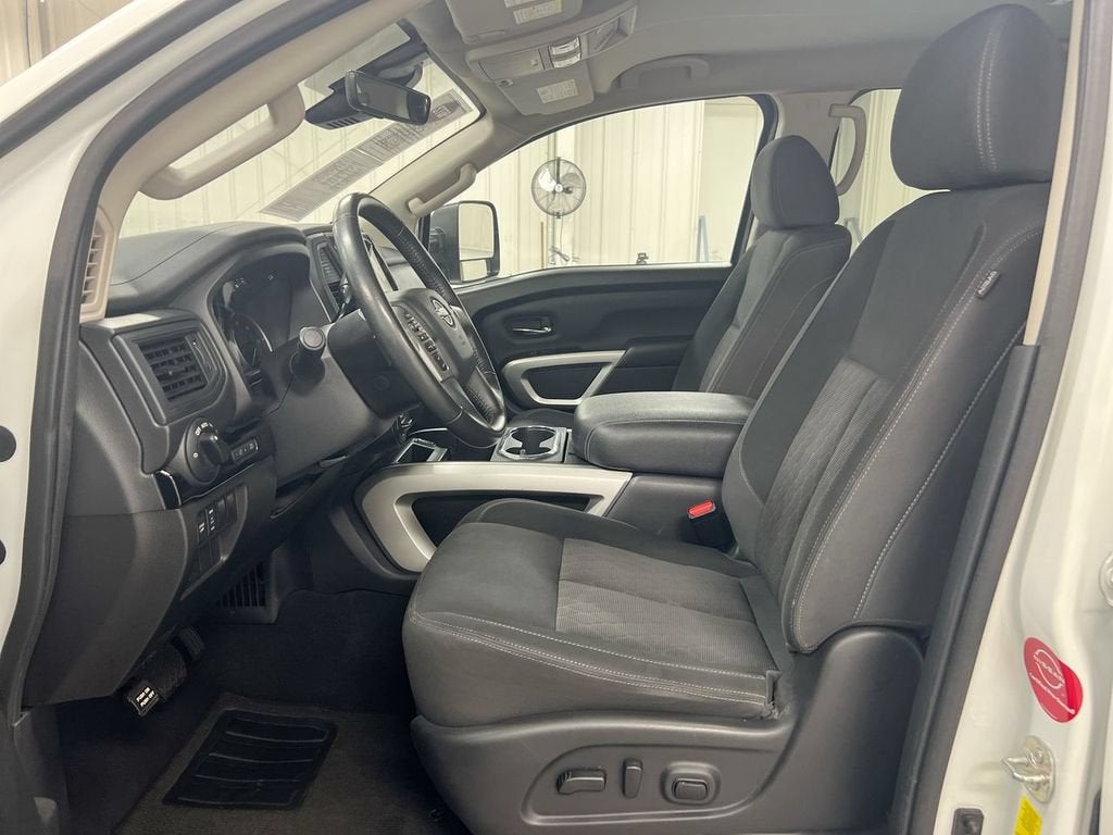 2024 Nissan Titan SV