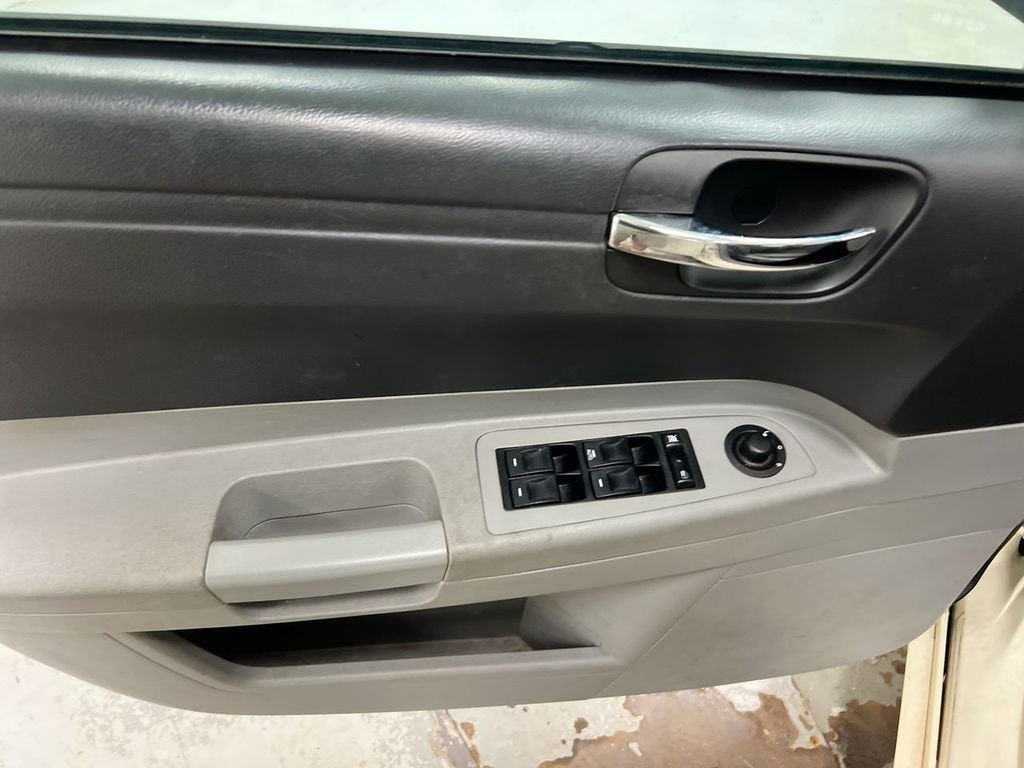 2006 Chrysler 300 4dr Sdn 300