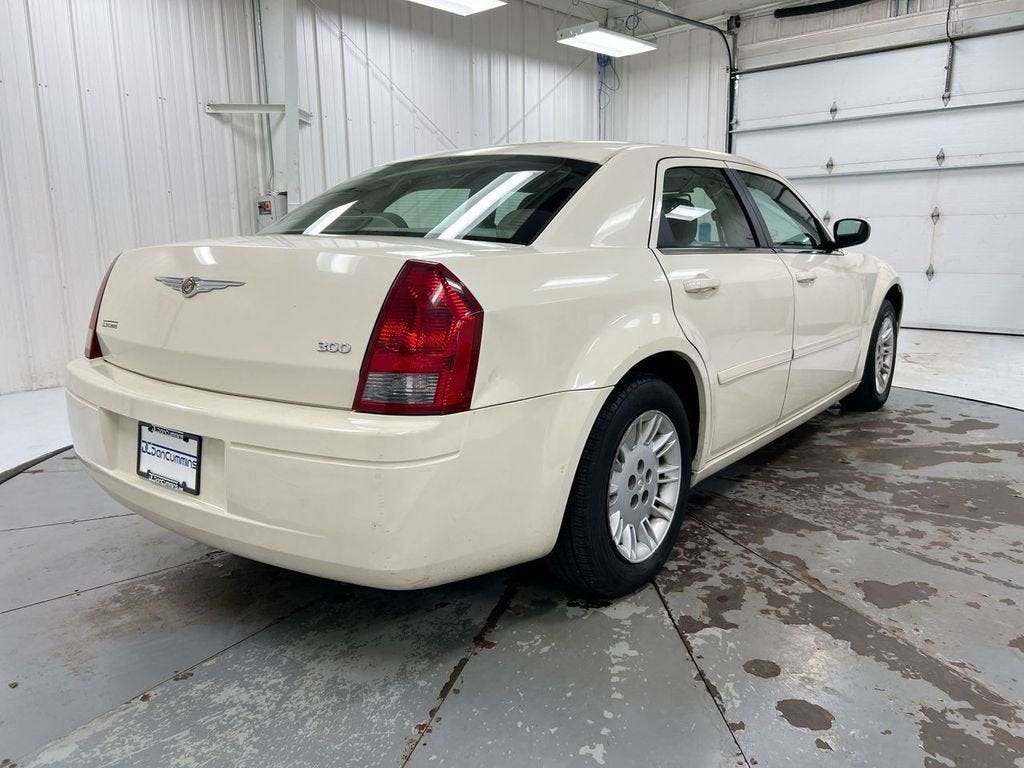 2006 Chrysler 300 4dr Sdn 300
