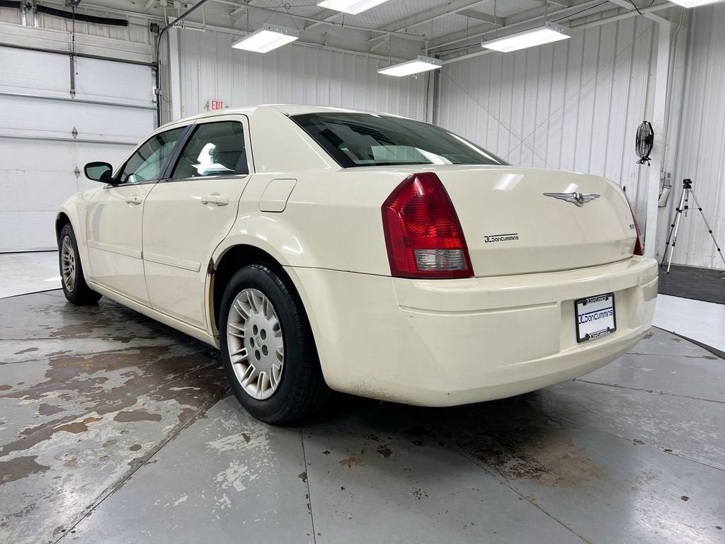 2006 Chrysler 300 4dr Sdn 300