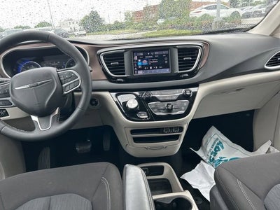 2024 Chrysler Voyager LX