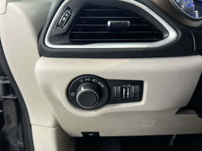 2022 Chrysler Voyager LX