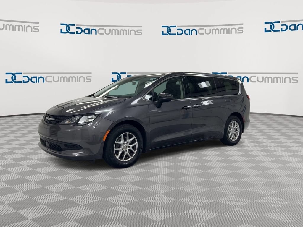 2022 Chrysler Voyager LX