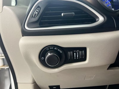 2023 Chrysler Voyager LX