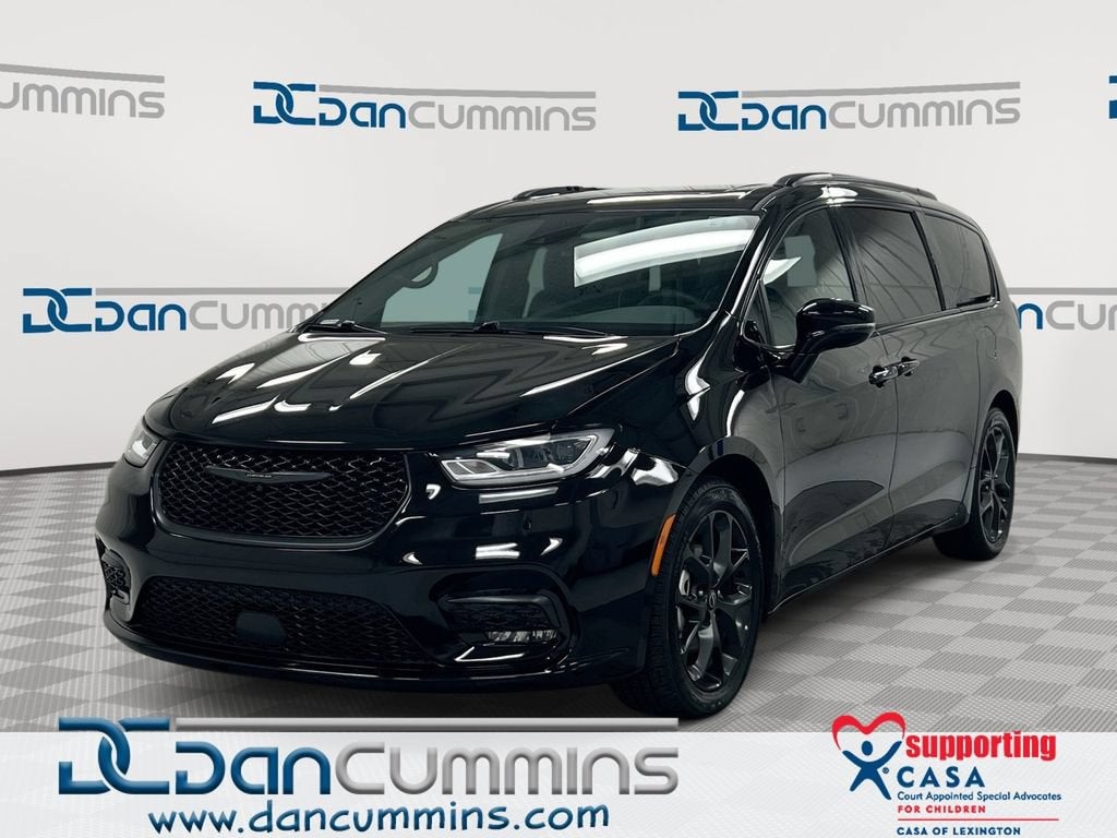 2025 Chrysler PACIFICA Base